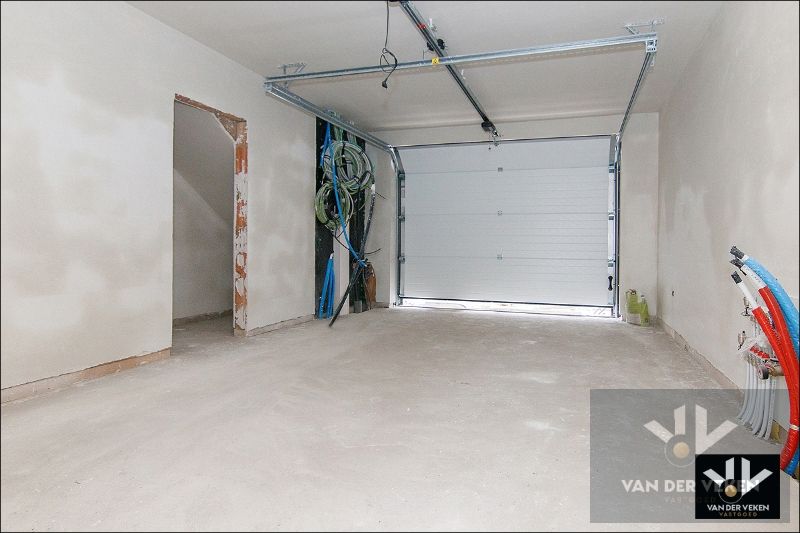 Volledig afgewerkte ruime, moderne nieuwbouwwoning met 3 ruime slaapkamers en een leefzolder van 66 m² (of 2 extra slaapkamers) op een zeer goed bereikbare locatie te Tuilt (Kuringen) foto 11