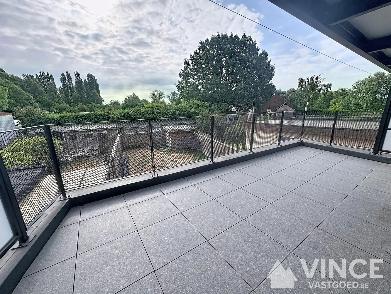 Lichtrijk appartement met uniek zicht op de vaart en ruim terras foto 13