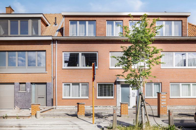 Verzorgd instapklaar twee slaapkamer gelijkvloersappartement met tuin en doorgang langs achteraan foto 2