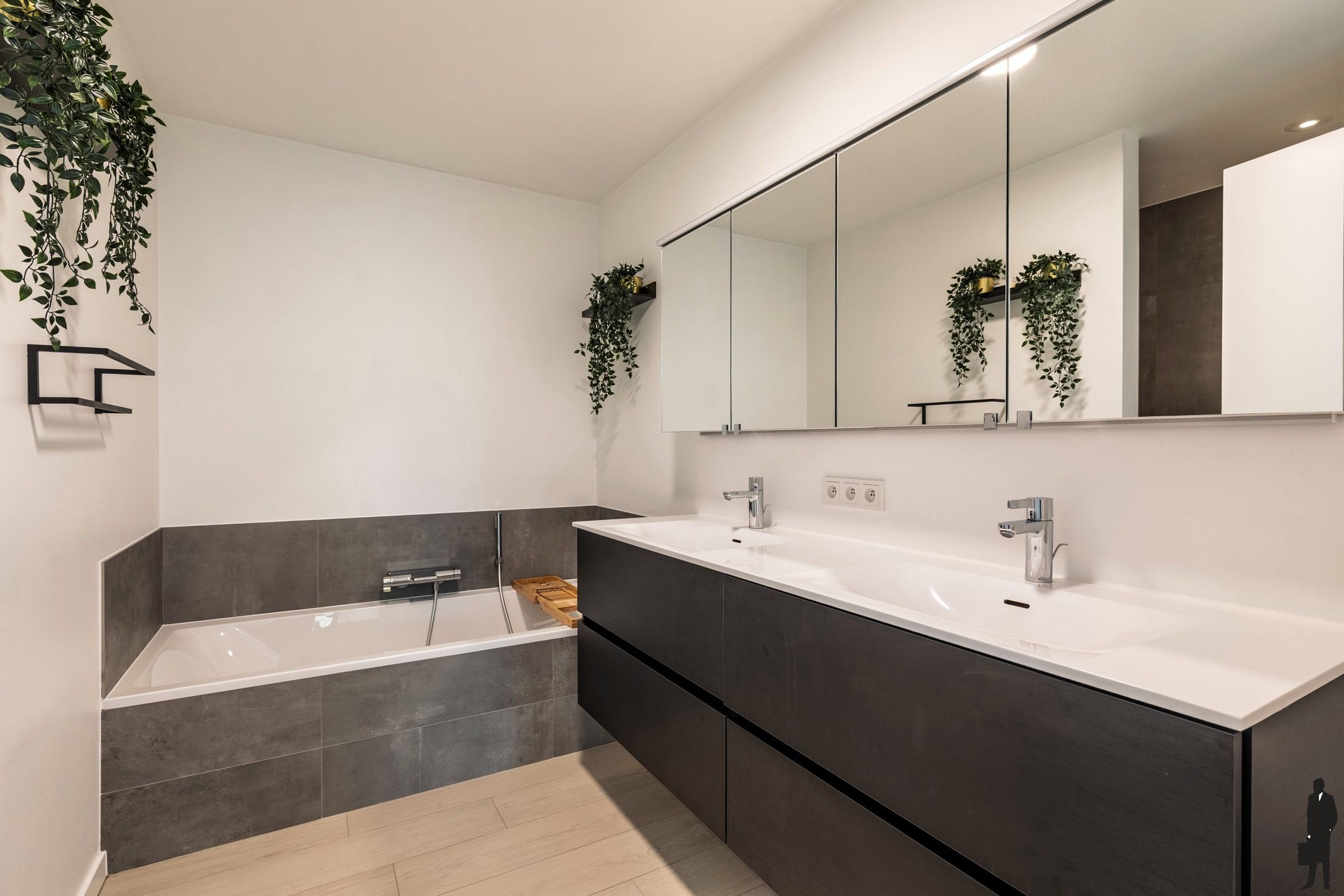 Villa met 4slks, 2bdks en verwarmd zwembad op 1200 m² foto 21