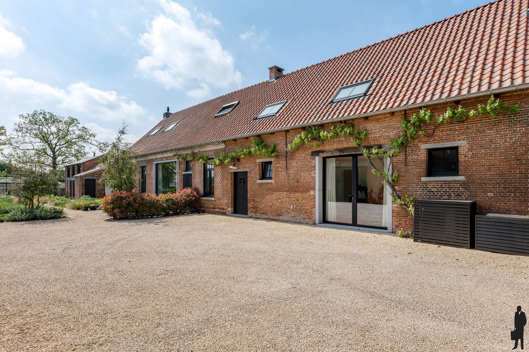 Unieke hoeve met schuur en bijgebouw op een perceel van 1ha foto 38