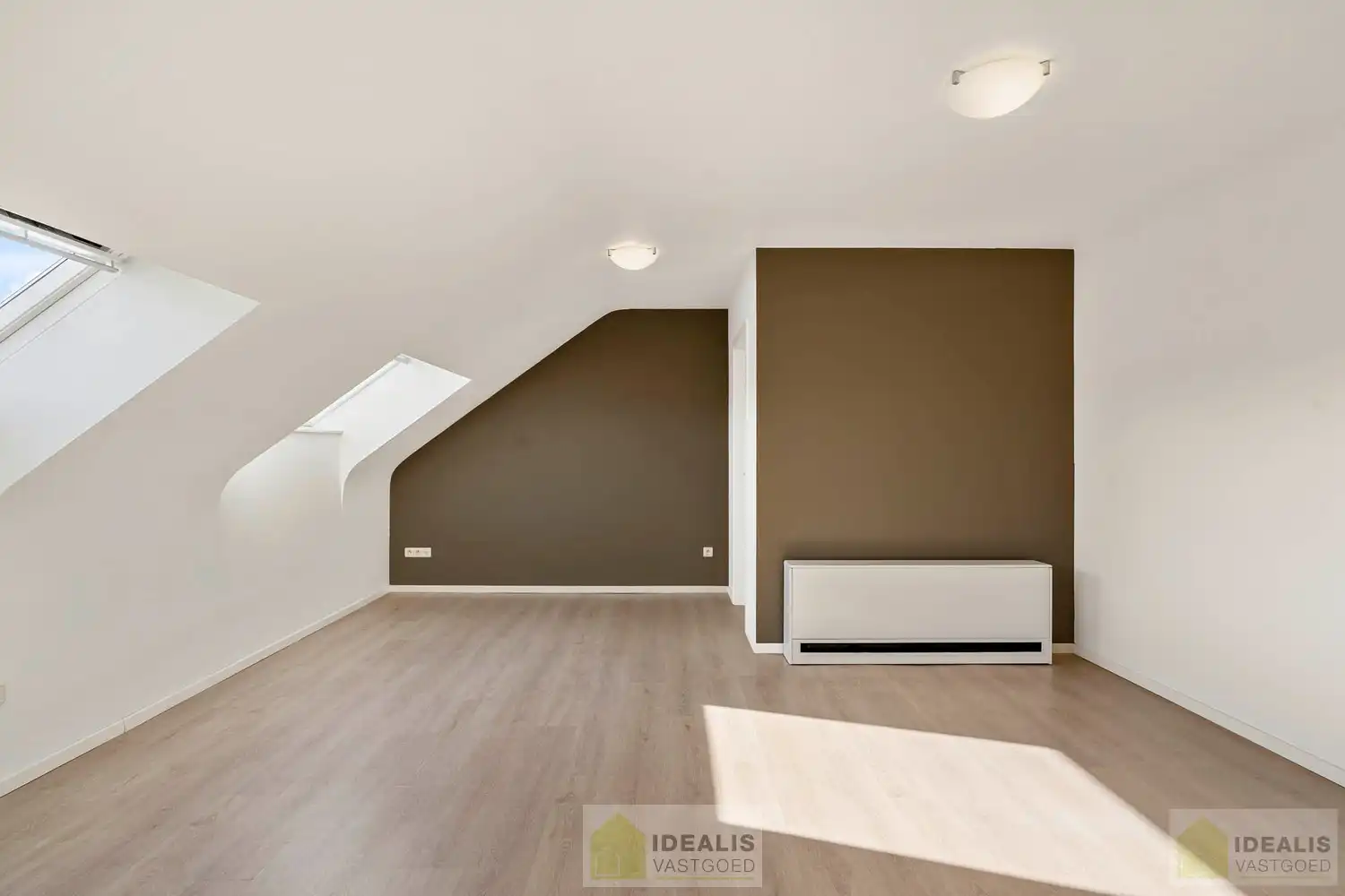 IDEALIS VASTGOED - PRACHTIG GERENOVEERD DUPLEXAPPARTEMENT IN HARTJE HAMONT! foto 39