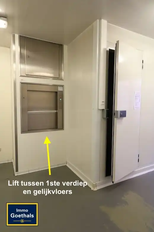 Zeer commercieel gelegen handelspand met woonst en ingang aan de zijkant. foto 13