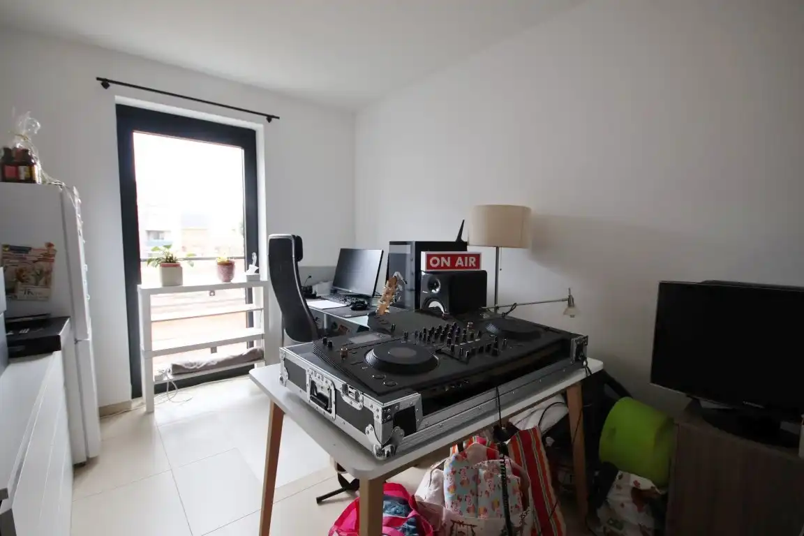 Modern appartement met terras op gunstige locatie! foto 7