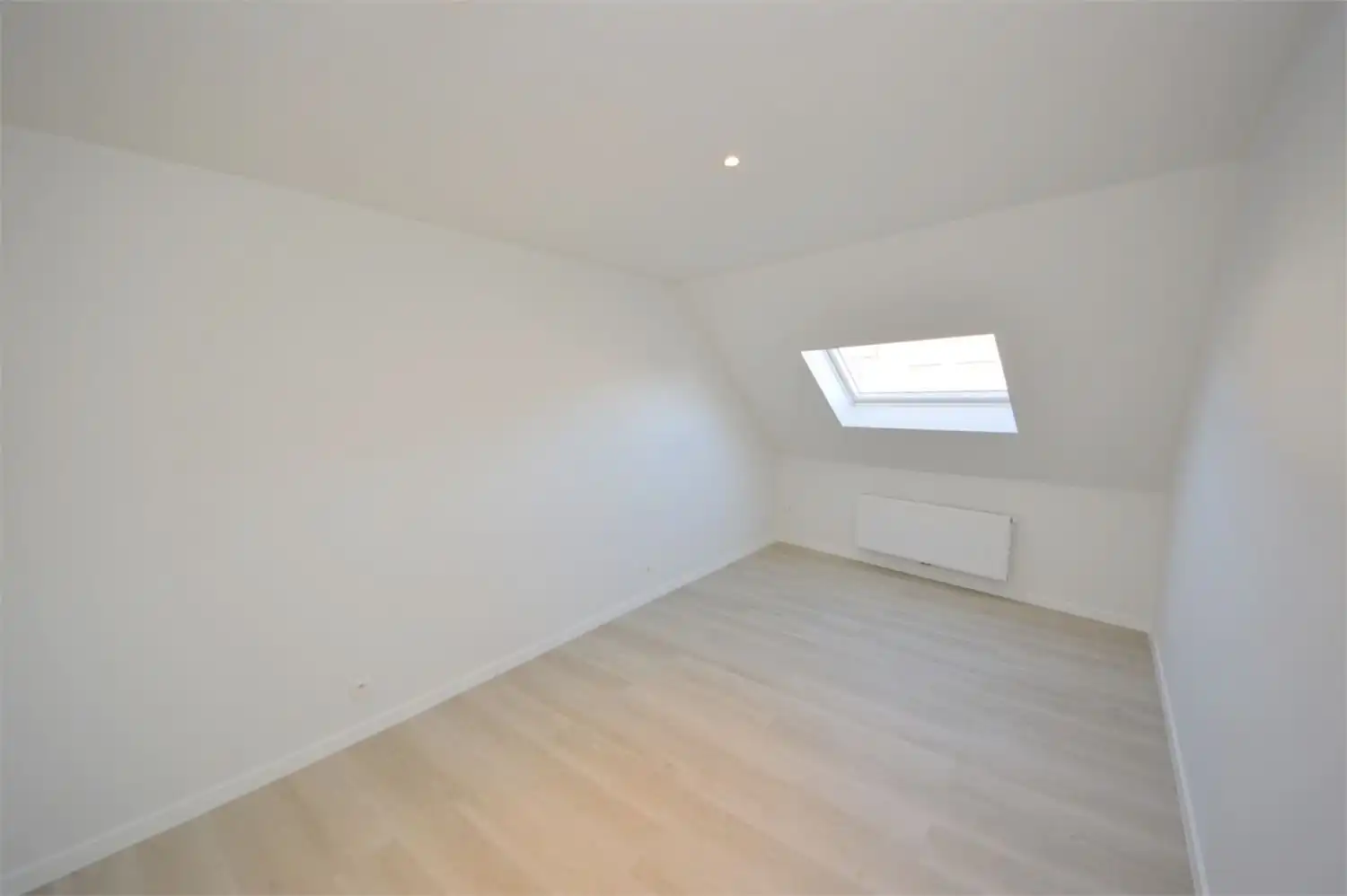 COMPLEET VERNIEUWDE DUPLEX MET TERRAS foto 14