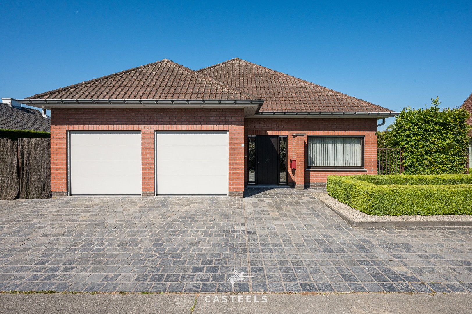 Instapklare bungalow met potentieel op prachtig perceel te koop foto 28
