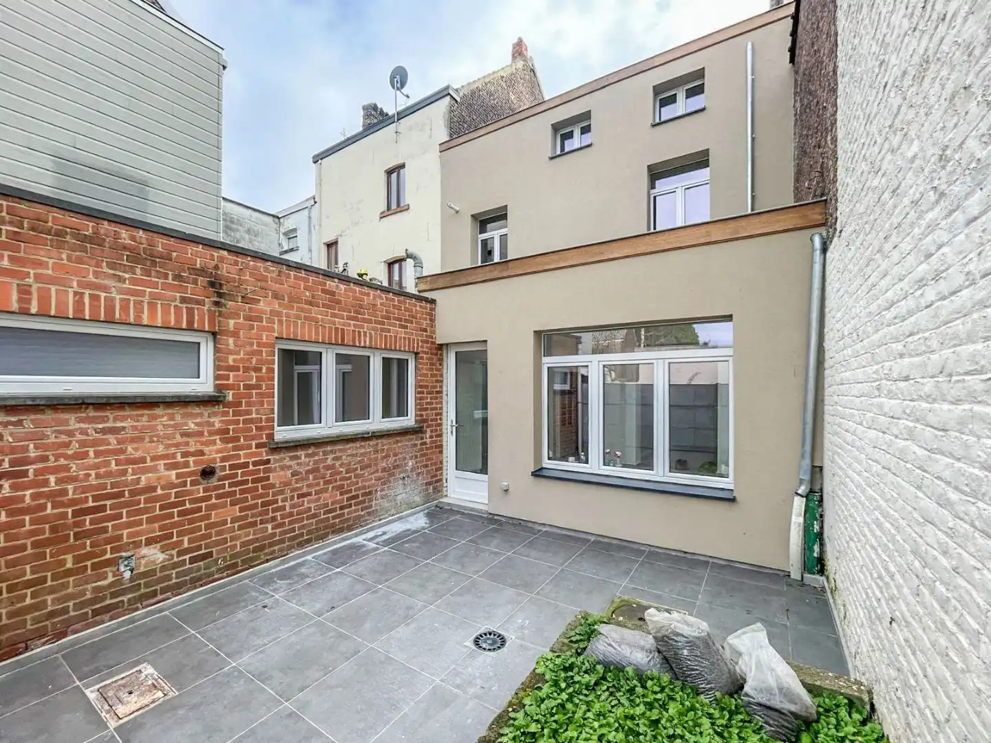 ZEER RUIME, VOLLEDIG GERENOVEERDE WONING (EPC: B) ! foto 13