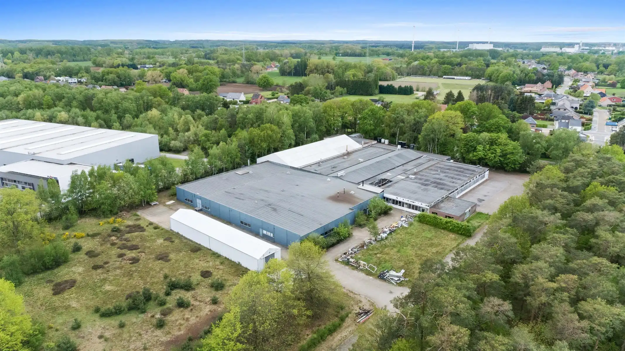 Industriegrond circa 25500 m² met bedrijfsgebouw en loods foto 5