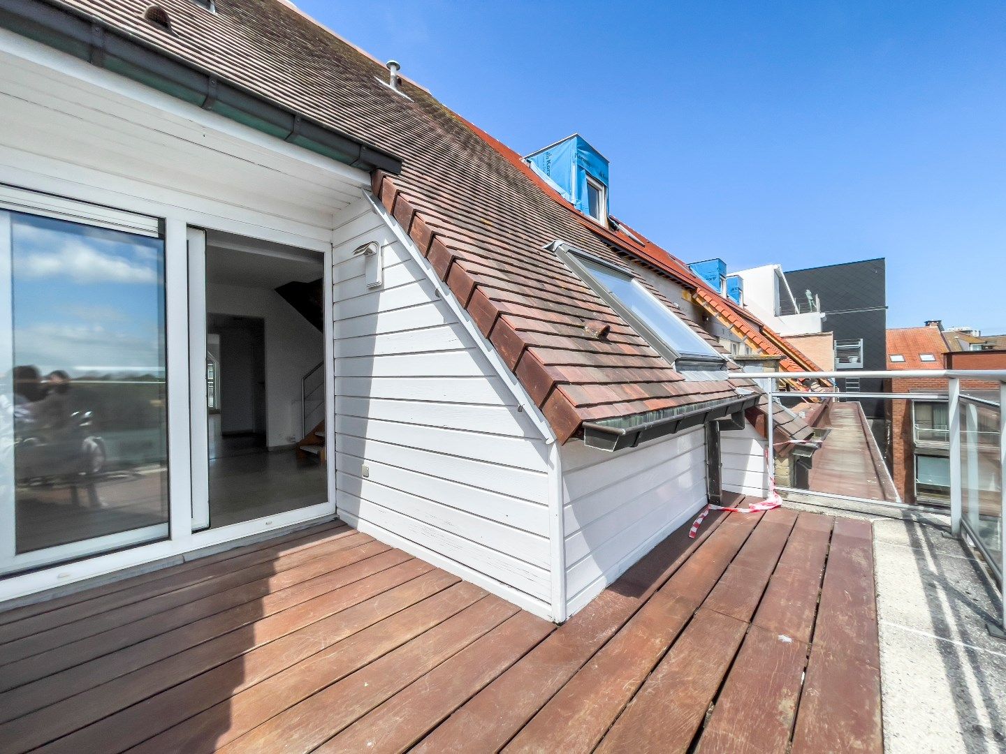 Duplex dakappartement met drie slaapkamers en zonnige terrassen gelegen vlakbij in de Dumortierlaan. foto 9