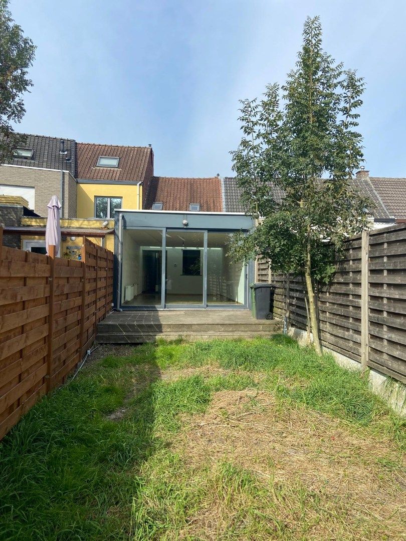 Goedgelegen starterswoning met 2 slaapkamers en tuin in Mariakerke foto 12