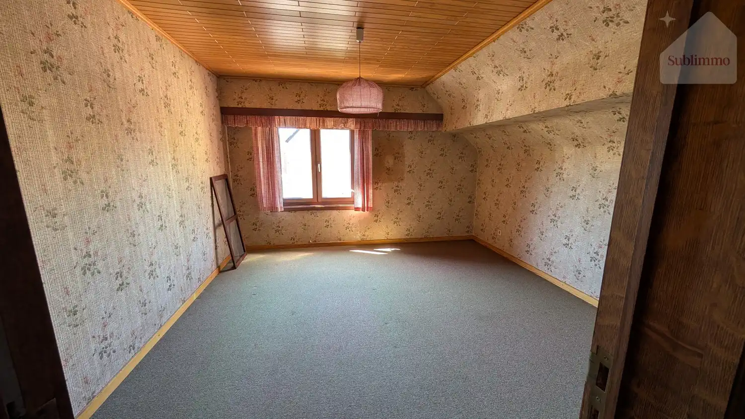 Karaktervolle gezinswoning met indrukwekkende veranda | Bosrand | 5 slpk | Renovatiepotentieel foto 14