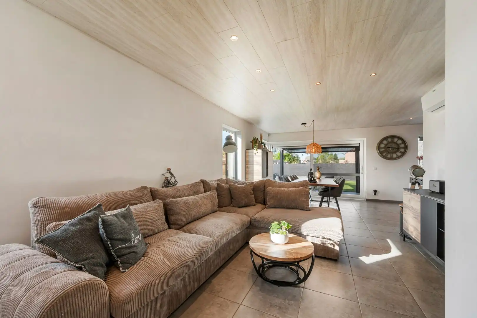 Instapklare, open woning met 4 slaapkamers en dressing, 2 garages en zonnige tuin in Menen foto 7