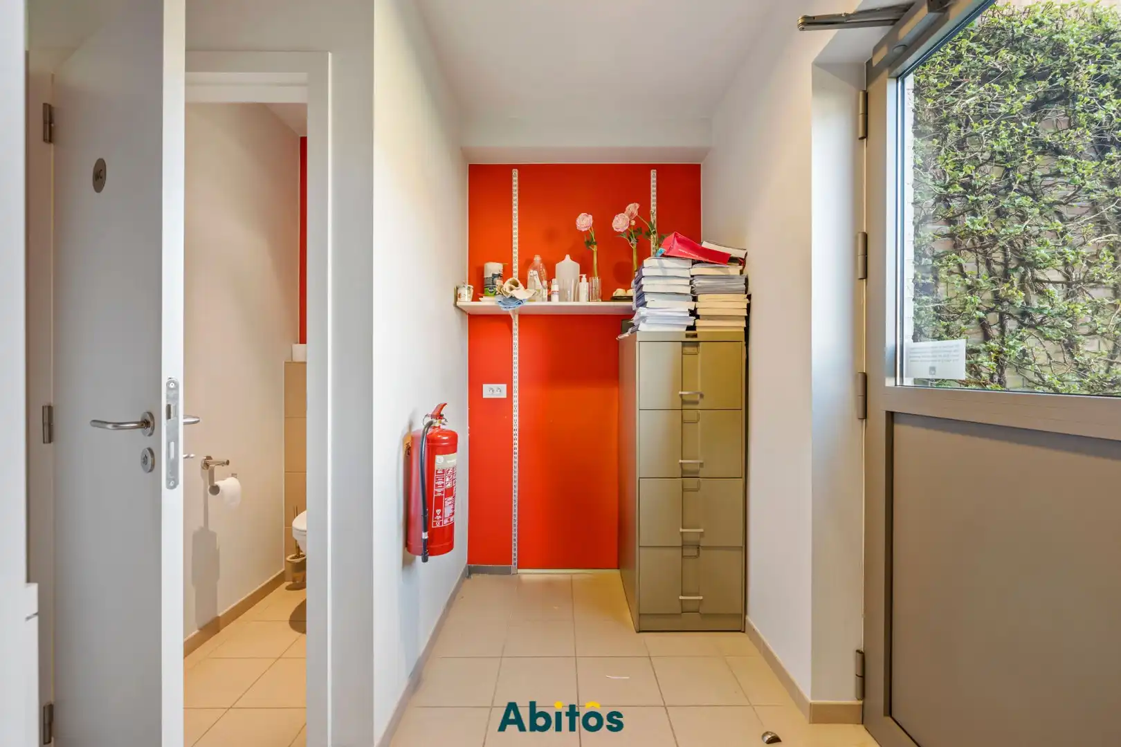 Commercieel gelegen handelspand of kantoorruimte in het hart van Landegem foto 9