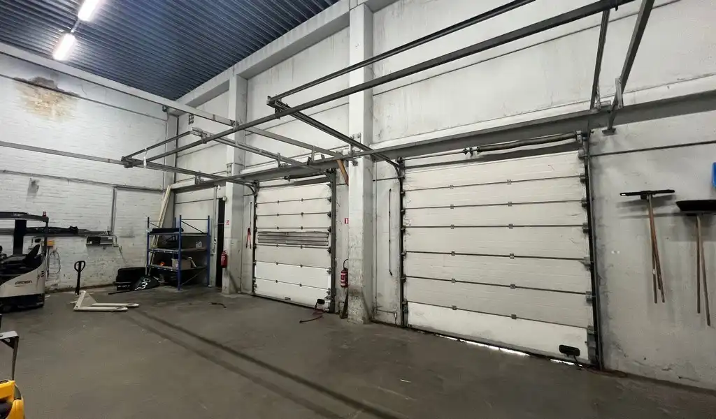 Bedrijfsgebouw met uitbreidingsmogelijkheden te koop in Ronse foto 7