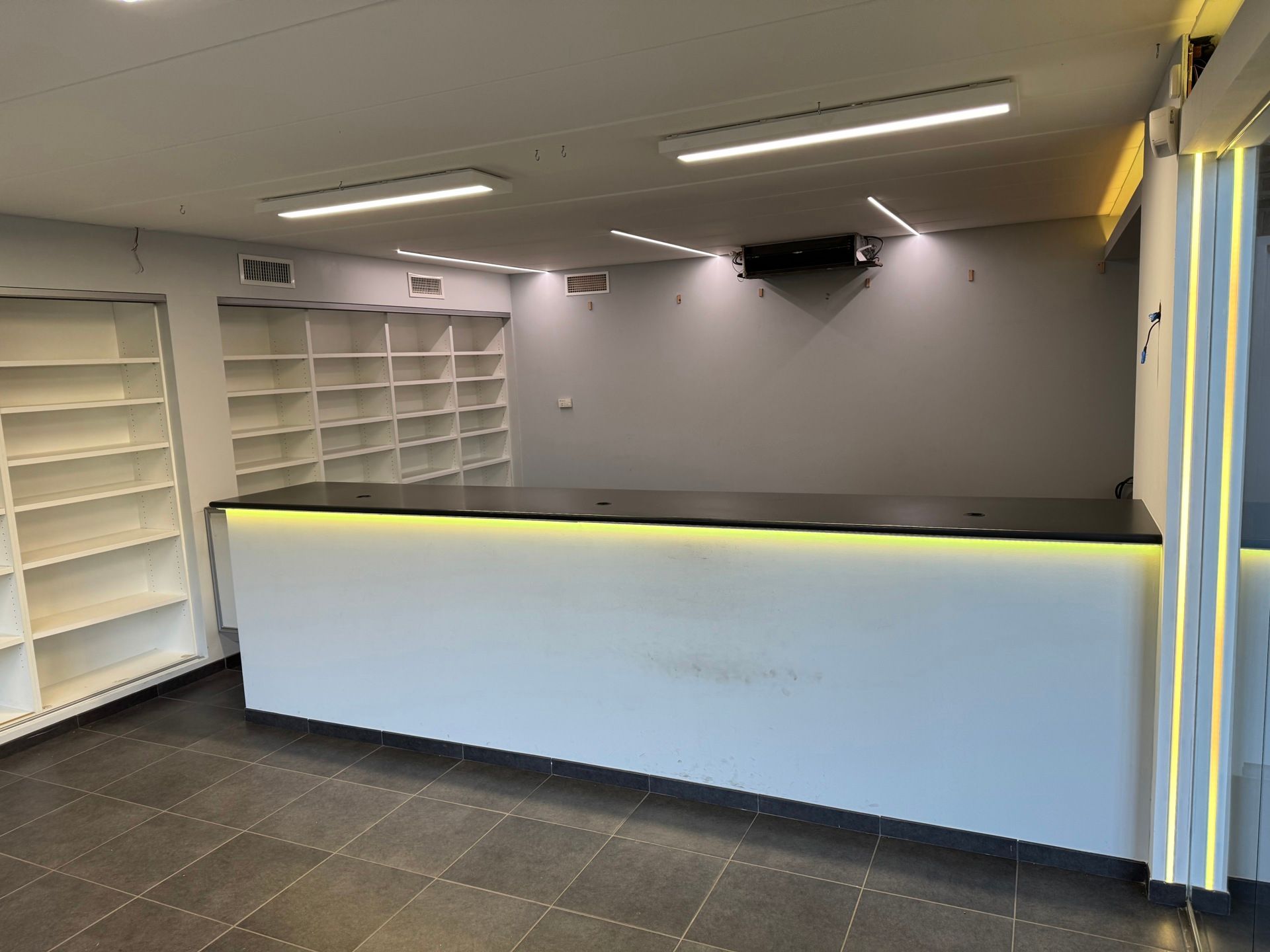 Opslagruimte met kantoor te huur te Kalmthout  foto 3