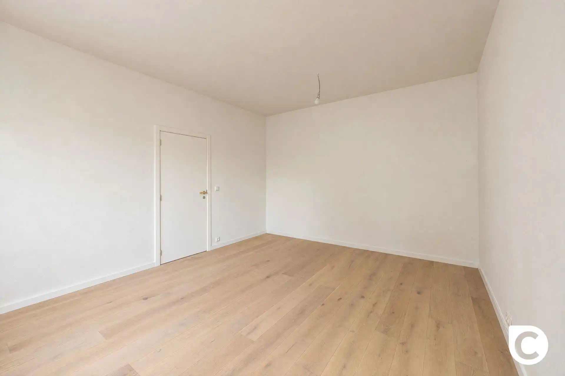 Hoogwaardig gerenoveerd 2 slpk app met terras foto 12
