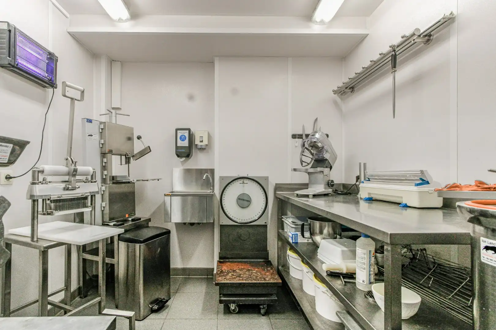 Volledig uitgeruste slagerij te koop S Dupuisstraat 14 Knokke foto 13