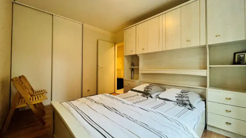 Rustig gelegen appartement met groot terras en open zicht foto 12