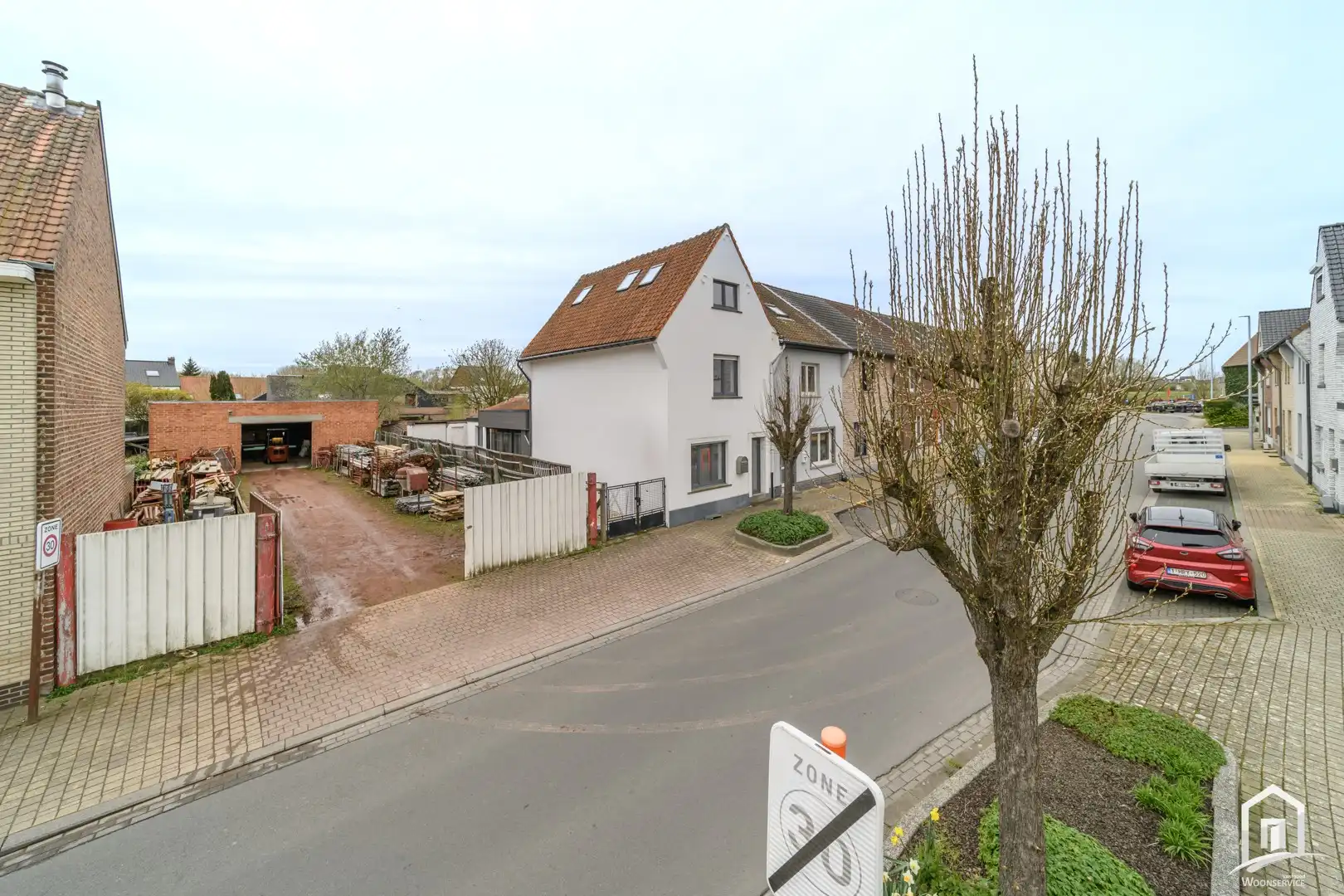 Veelzijdige bouwgrond met magazijn te Denderleeuw foto {{pictureIndex}}