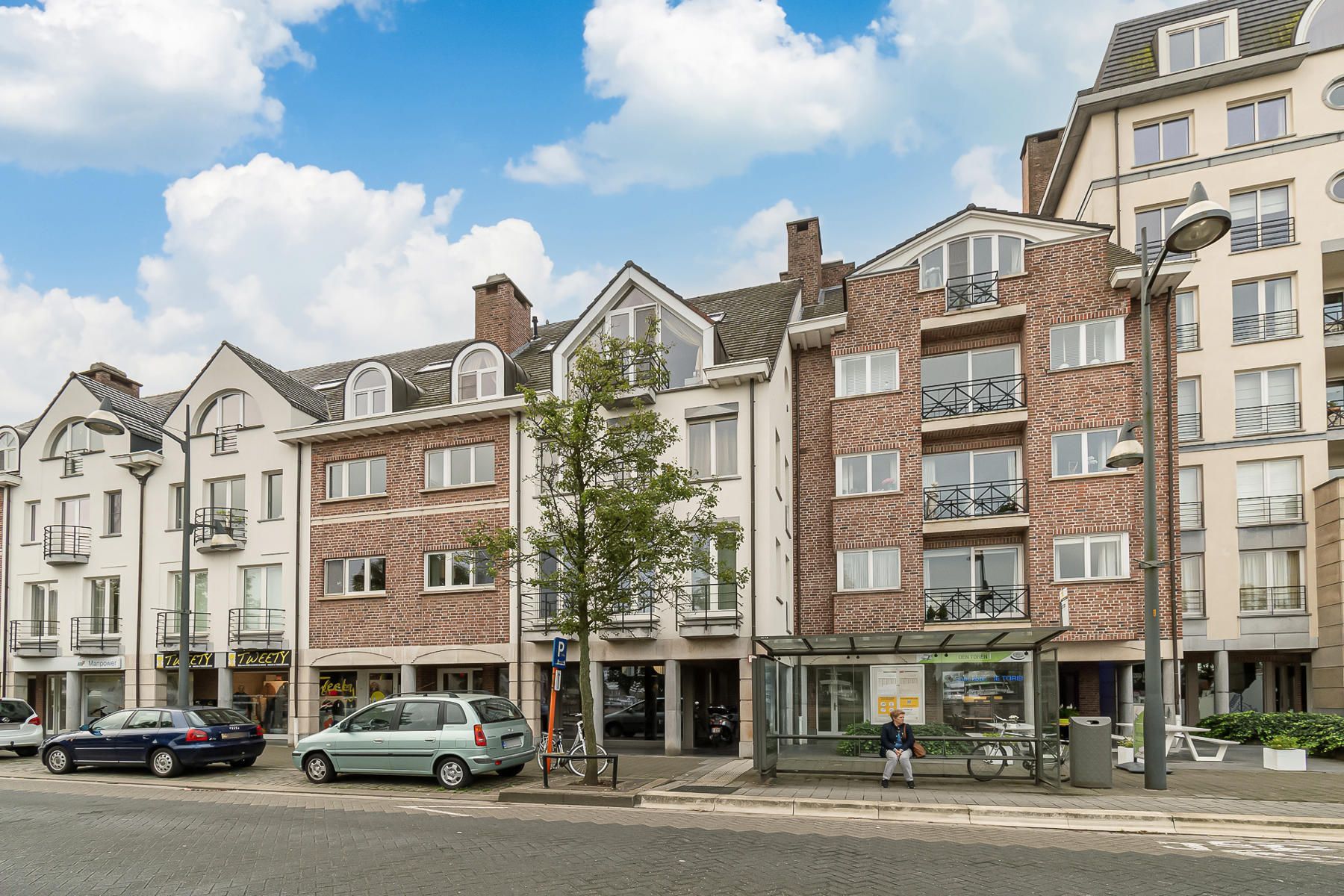 Handels- of kantoorruimte van 168m² op toplocatie aan de Jachthaven van Turnhout.  foto {{pictureIndex}}
