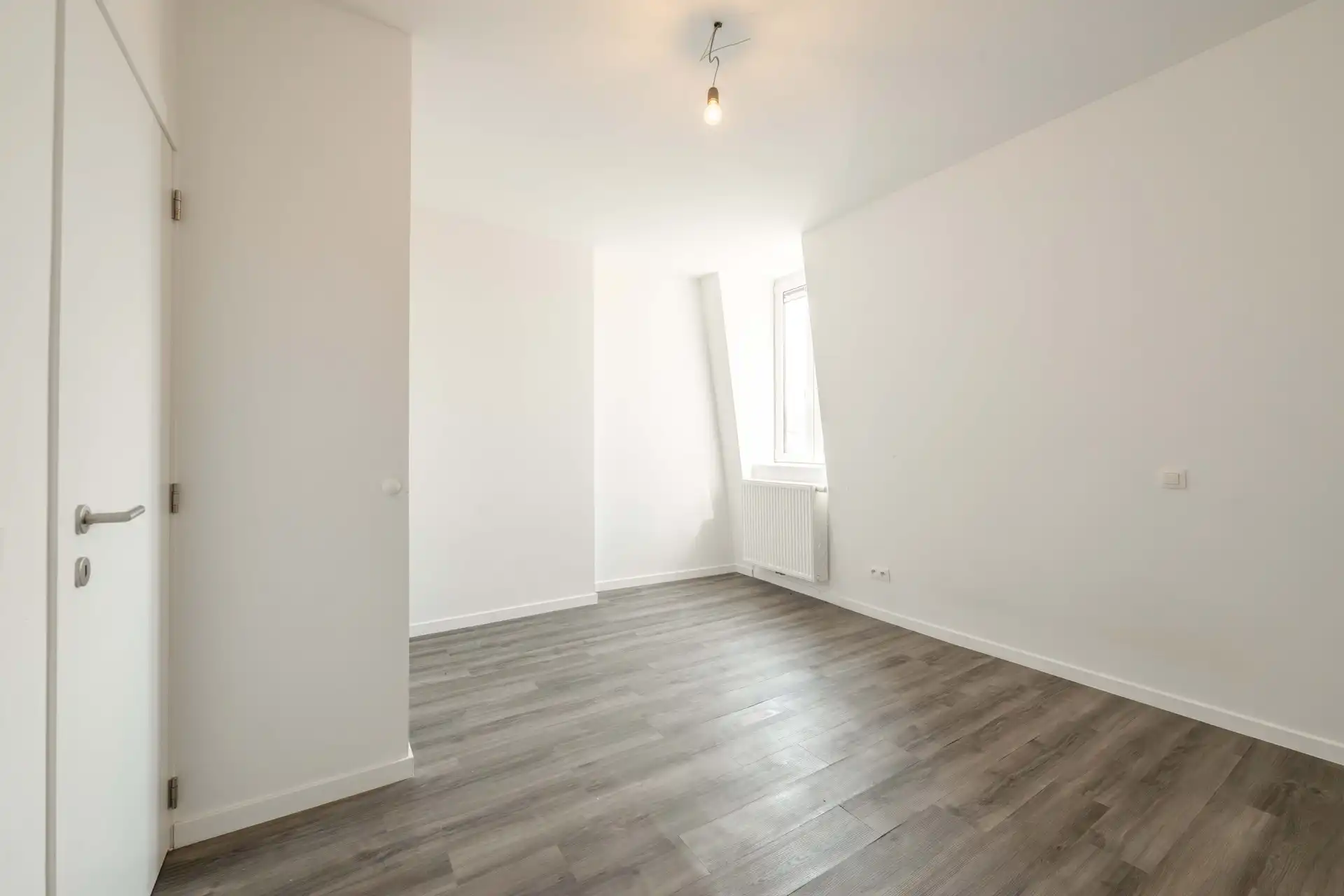 Volledig gerenoveerde rijwoning met 3 slaapkamers, 2 badkamers & gezellige binnenkoer in Wevelgem foto 12