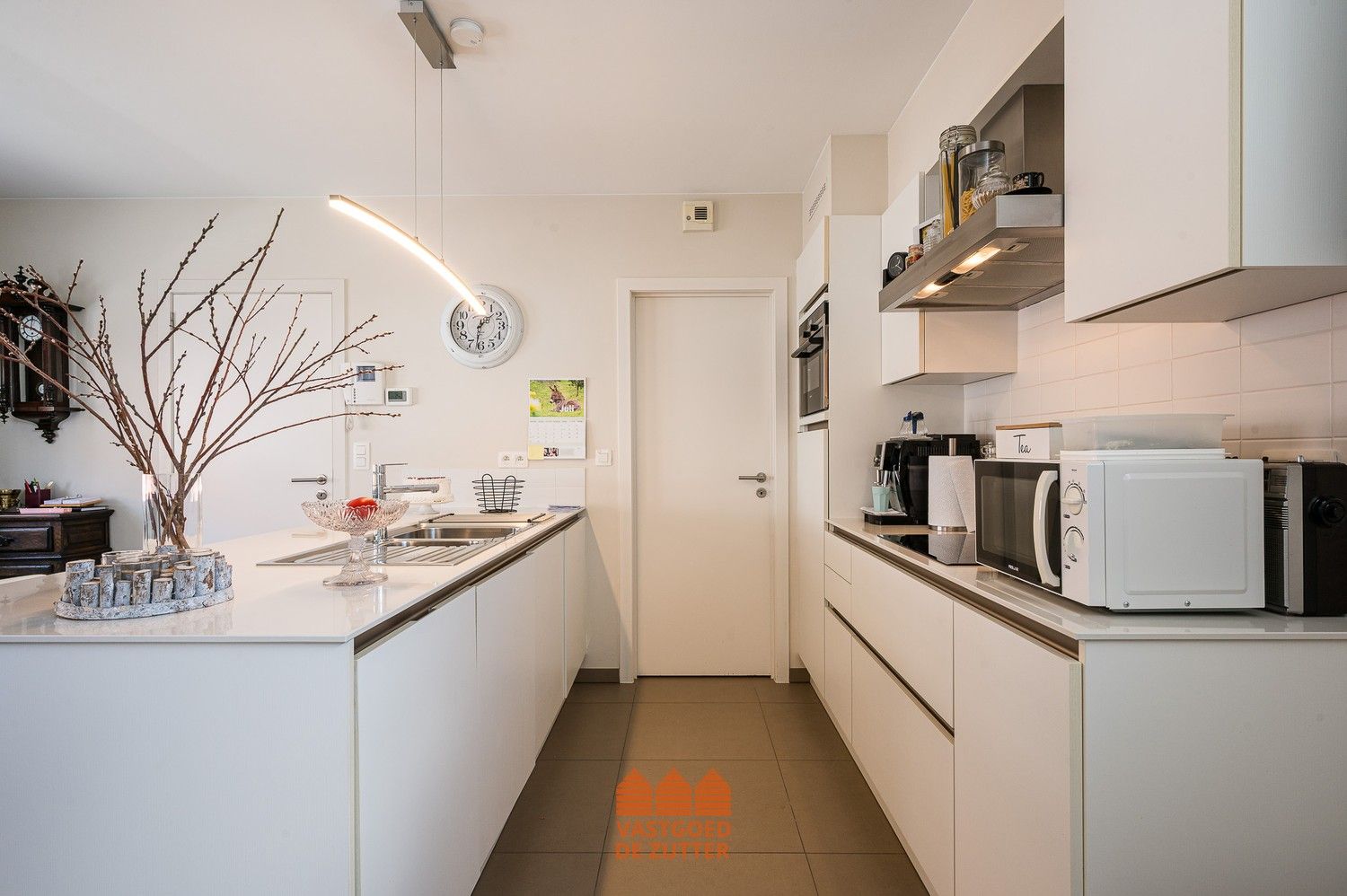 Centraal gelegen en lichtrijk appartement met garage en ruim terras in het hart van Eeklo foto 3