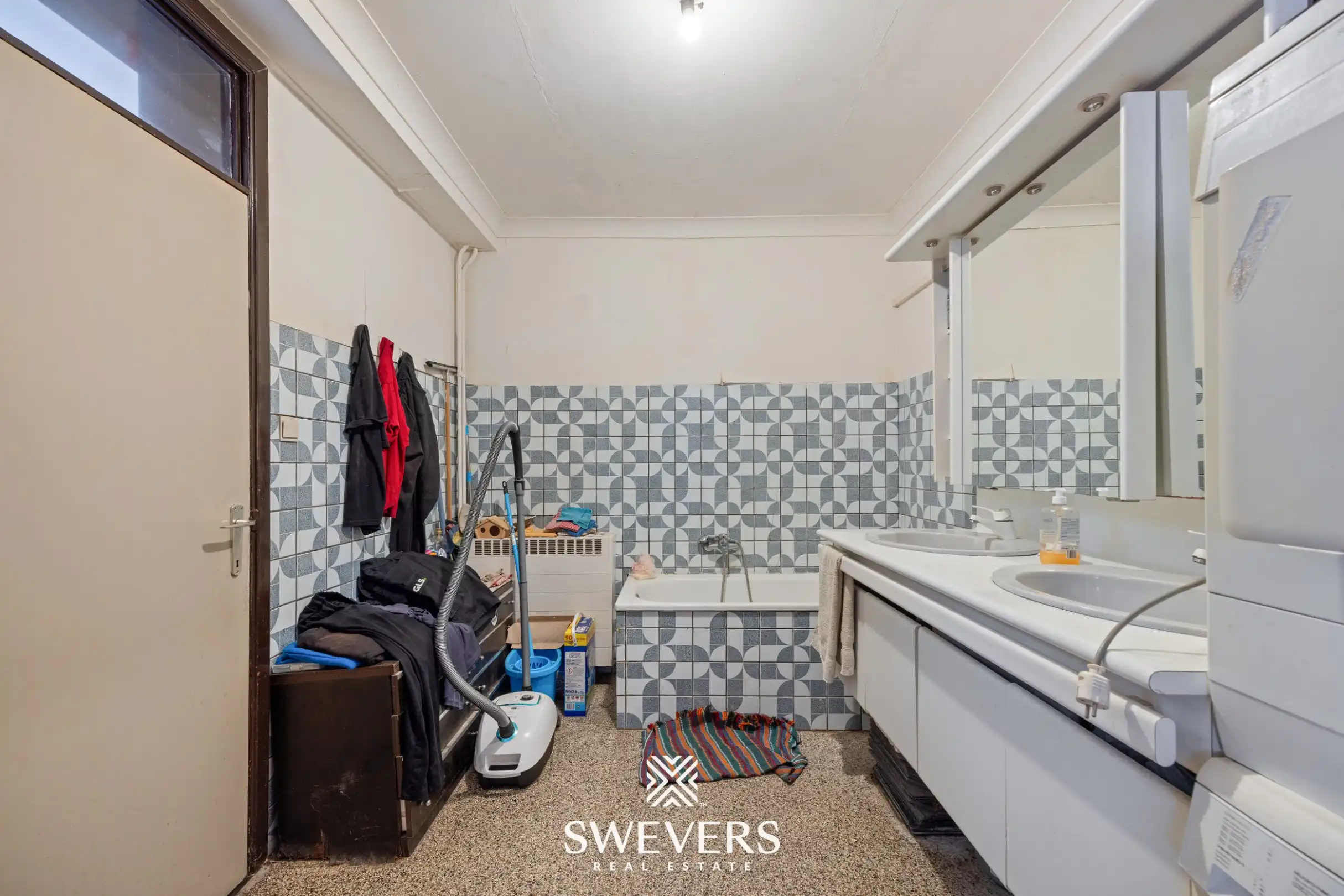 Gerenoveerd investeringspand met 2 verhuurde appartementen te Leopoldsburg foto 12