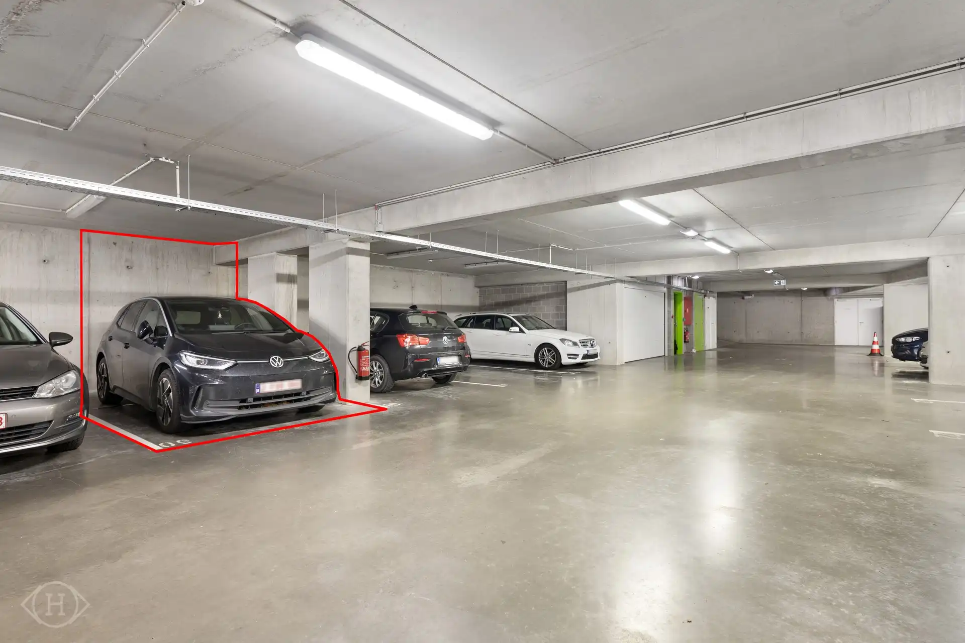 Ondergrondse autostaanplaats residentie Woods foto 2
