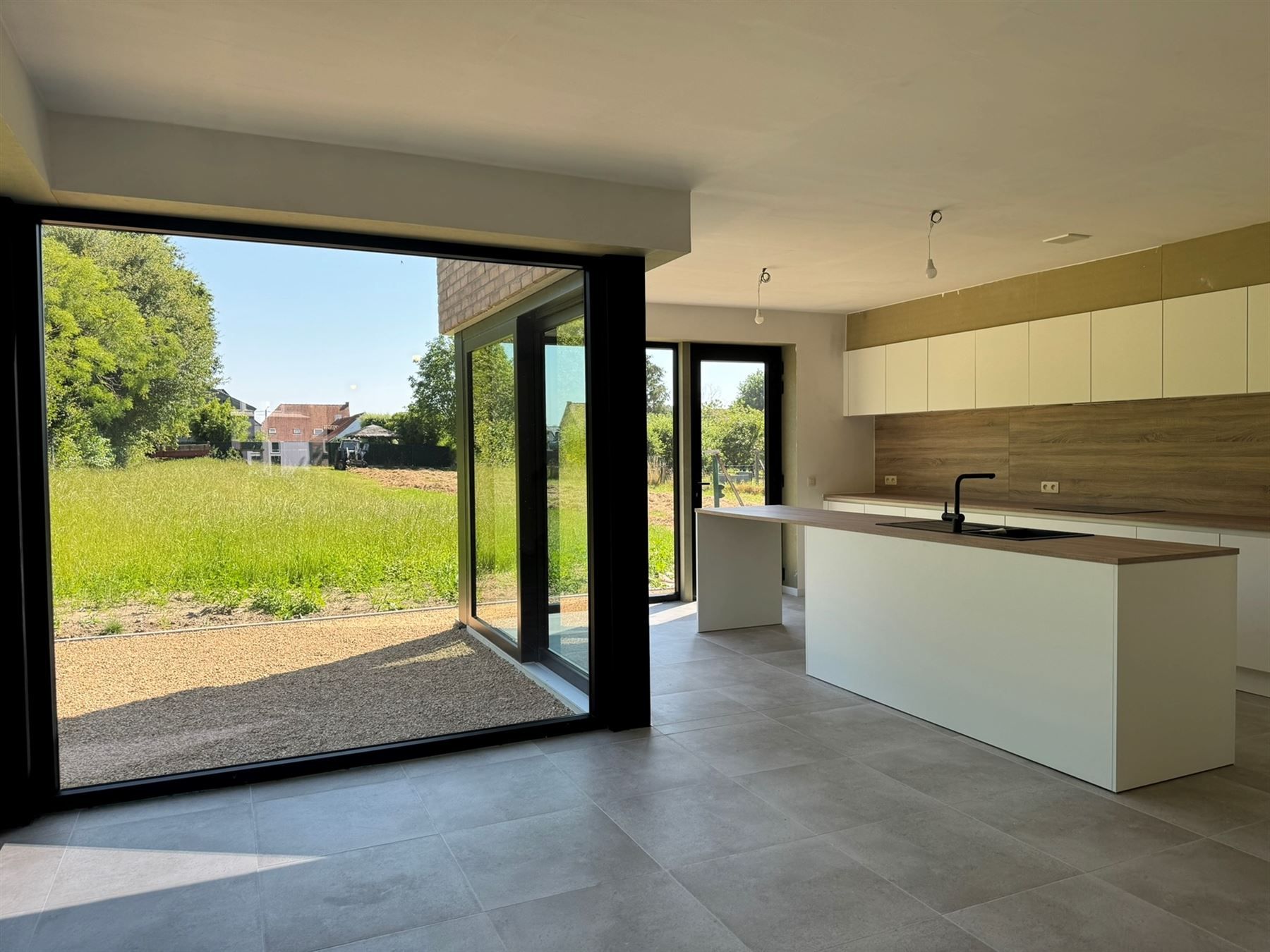 Energiezuinige nieuwbouwwoning met carport in groene omgeving foto 4