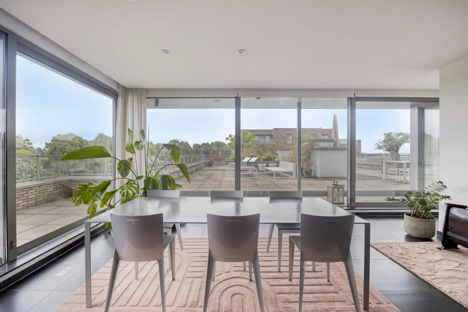 Unieke penthouse met mega-terras en schitterend zicht op de Wallen en de Basiliek van Tongeren foto 3