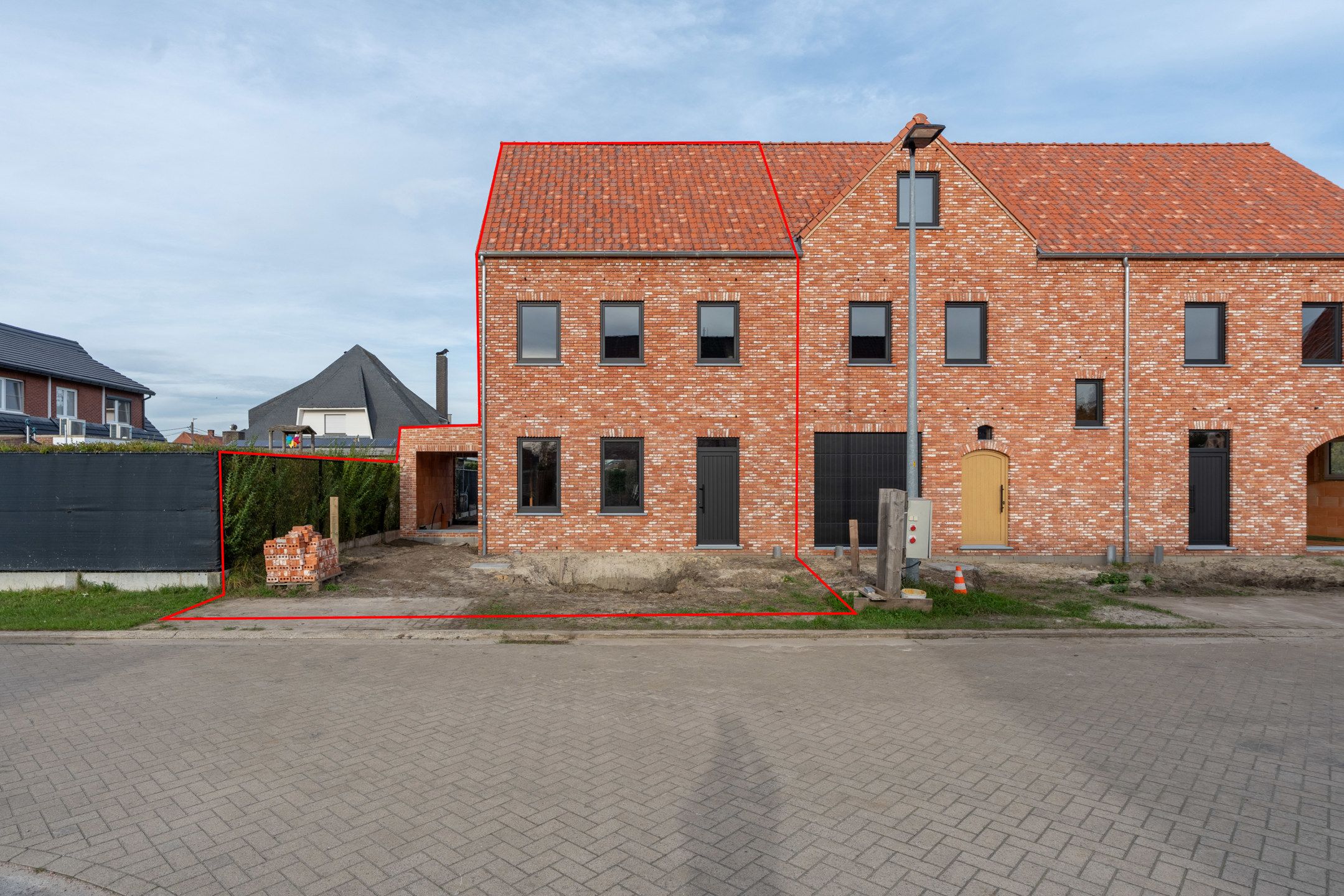 Knappe en ruime (245 m²) casco woning op gunstige ligging foto {{pictureIndex}}