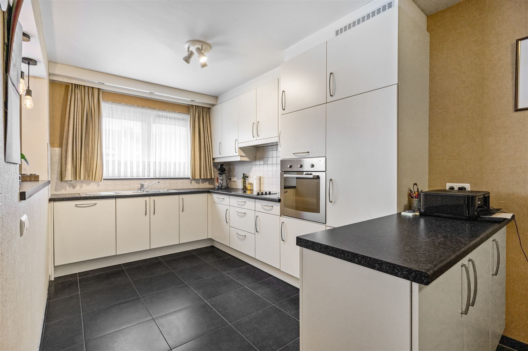 Ruim twee-slaapkamerappartement te Beerzel foto 7