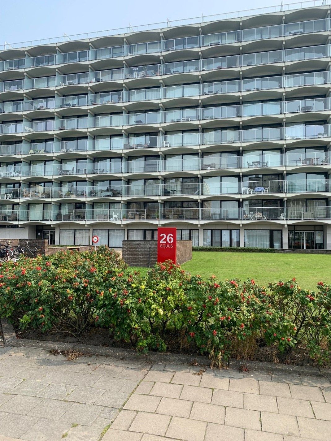 Autostaanplaats in overdekt garage complex van residentie Equus foto {{pictureIndex}}