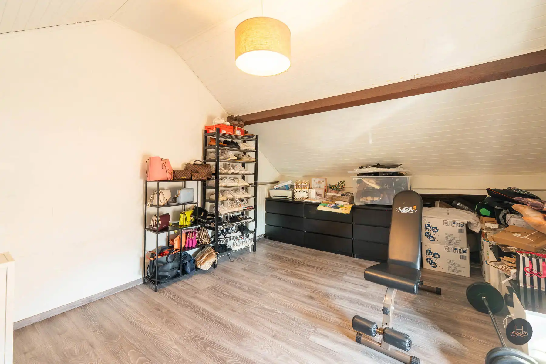 Ruime starterswoning met tuin en dubbele garage foto 17