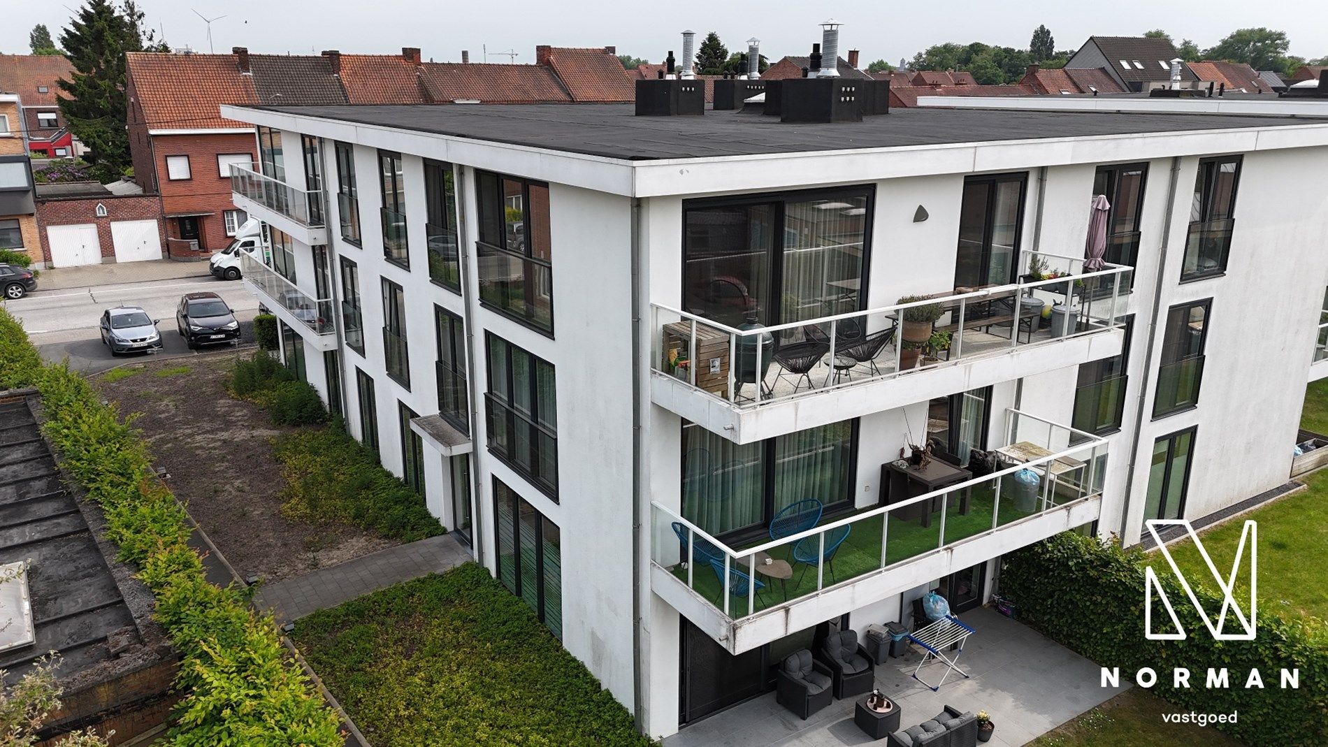 Prachtig modern appartement te koop op 2de verdieping.  foto {{pictureIndex}}