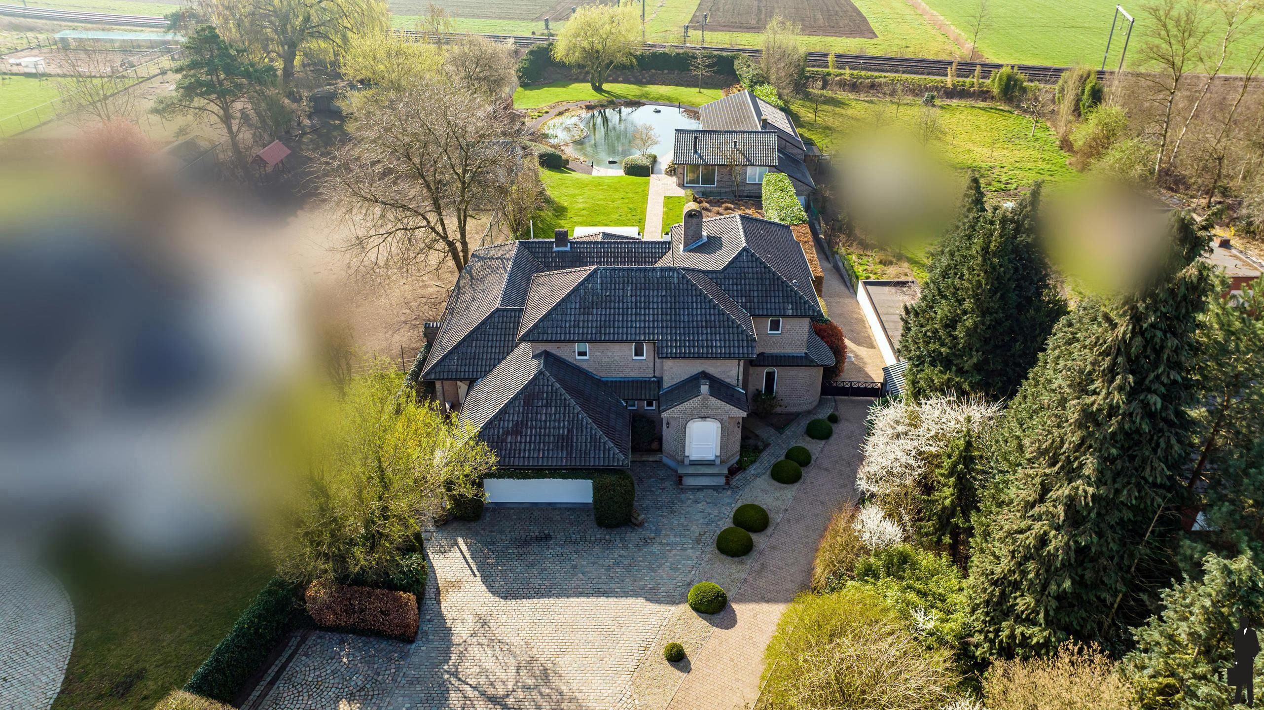 Exclusieve mediterraanse villa met 3 slaapkamers, 3 badkamers en parktuin op 3.805 m² foto 4