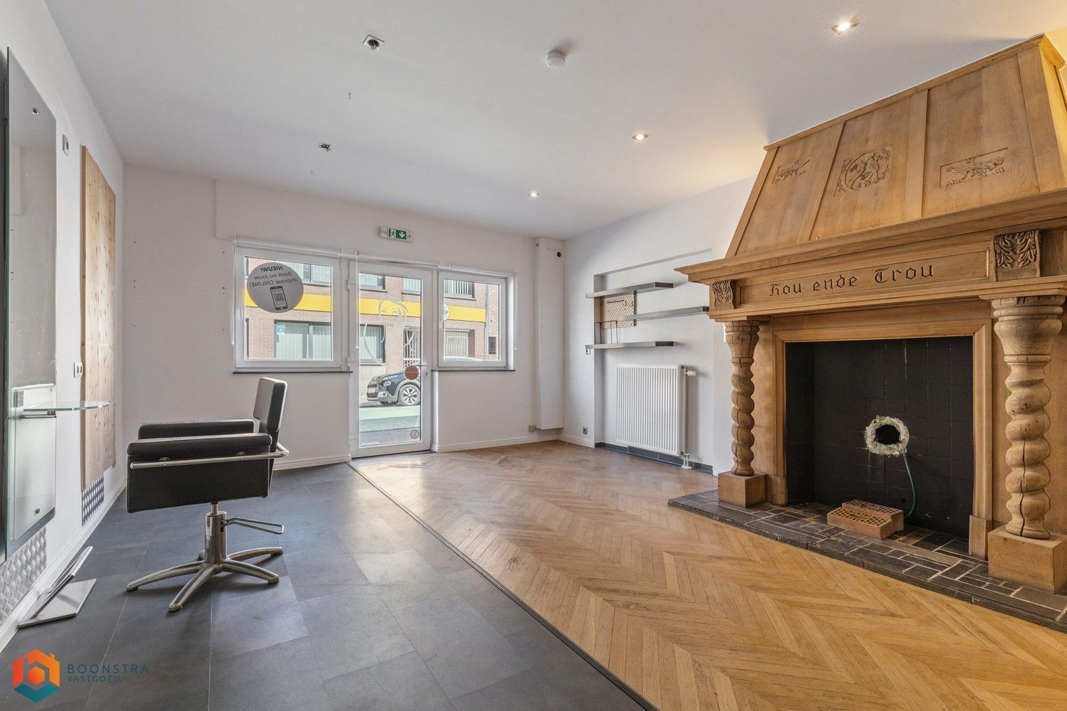 Ruime woning met handelsruimte en grote garage / werkplaats foto 8