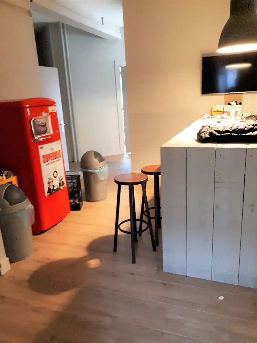 Hoek handelspand op commerciële ligging met veel visibiliteit foto 27