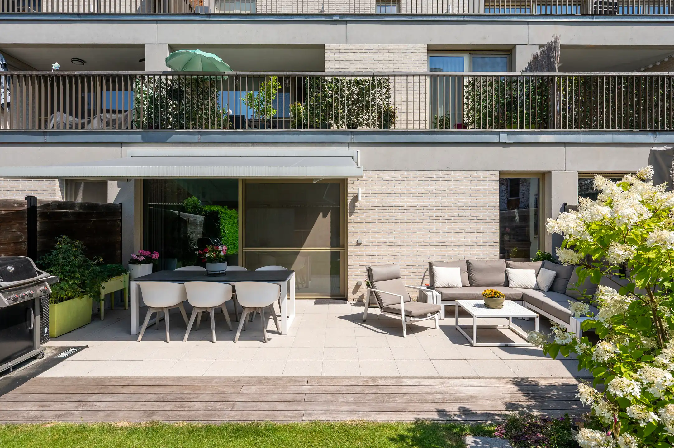 Instapklaar gelijkvloers appartement met zonnige tuin foto 2