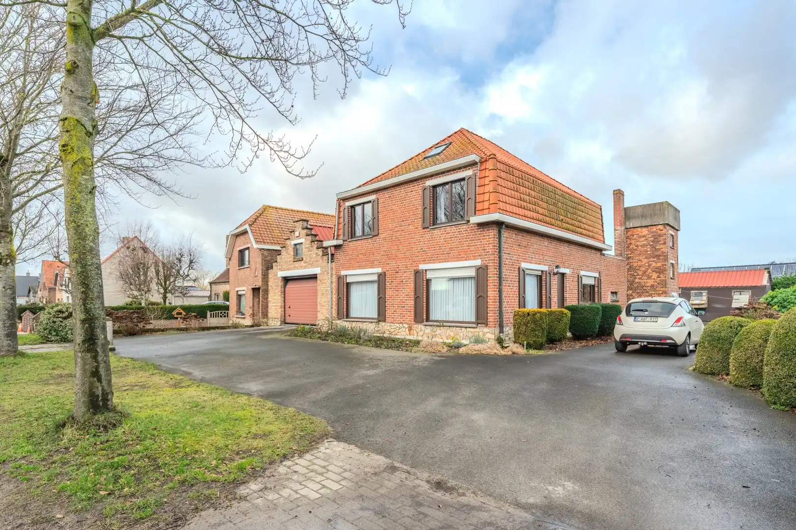Hoofdfoto van de publicatie: Woning op een ruim perceel van 989 m²