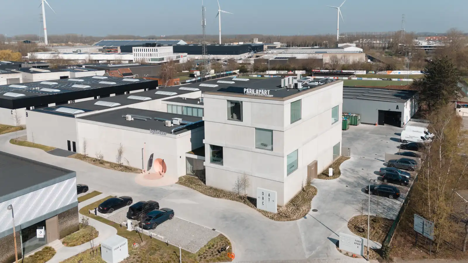 Nieuw kantoor "Park Apart" - Zwevegem foto {{pictureIndex}}