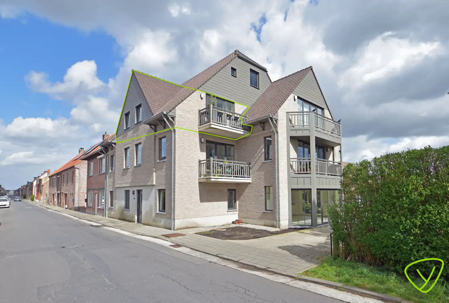 Gezellig duplex-appartement net buiten het centrum van Eeklo! foto {{pictureIndex}}