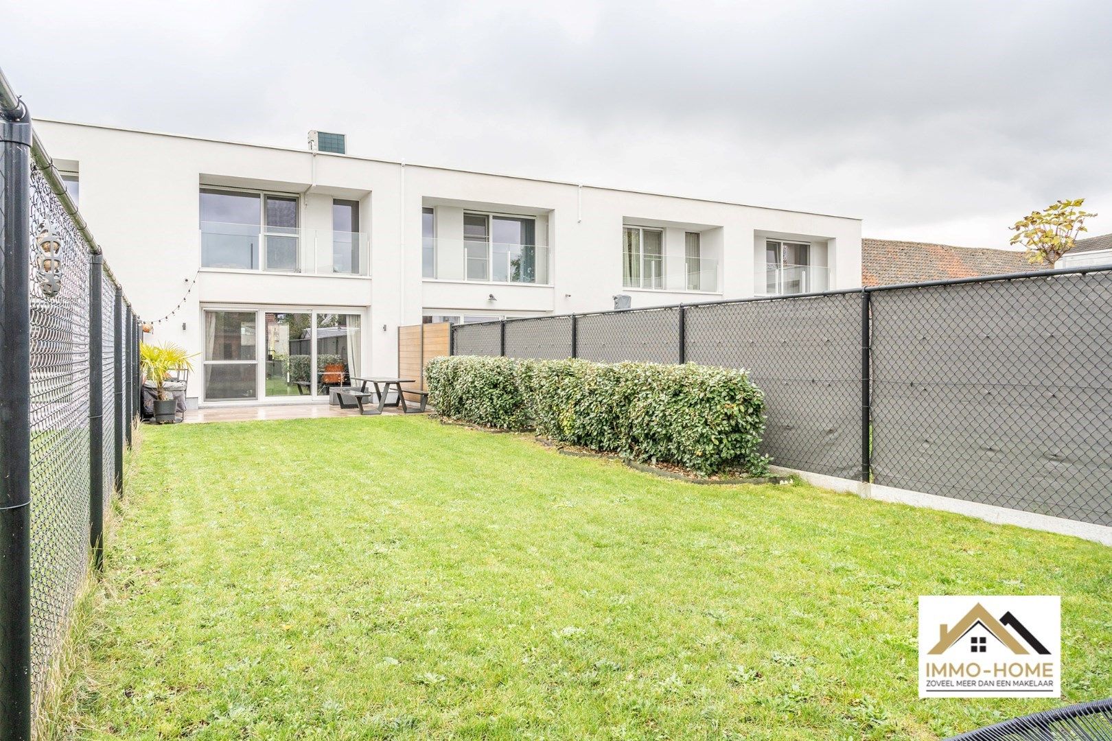 Recente instapklare woning op centrale ligging te Evergem foto 10