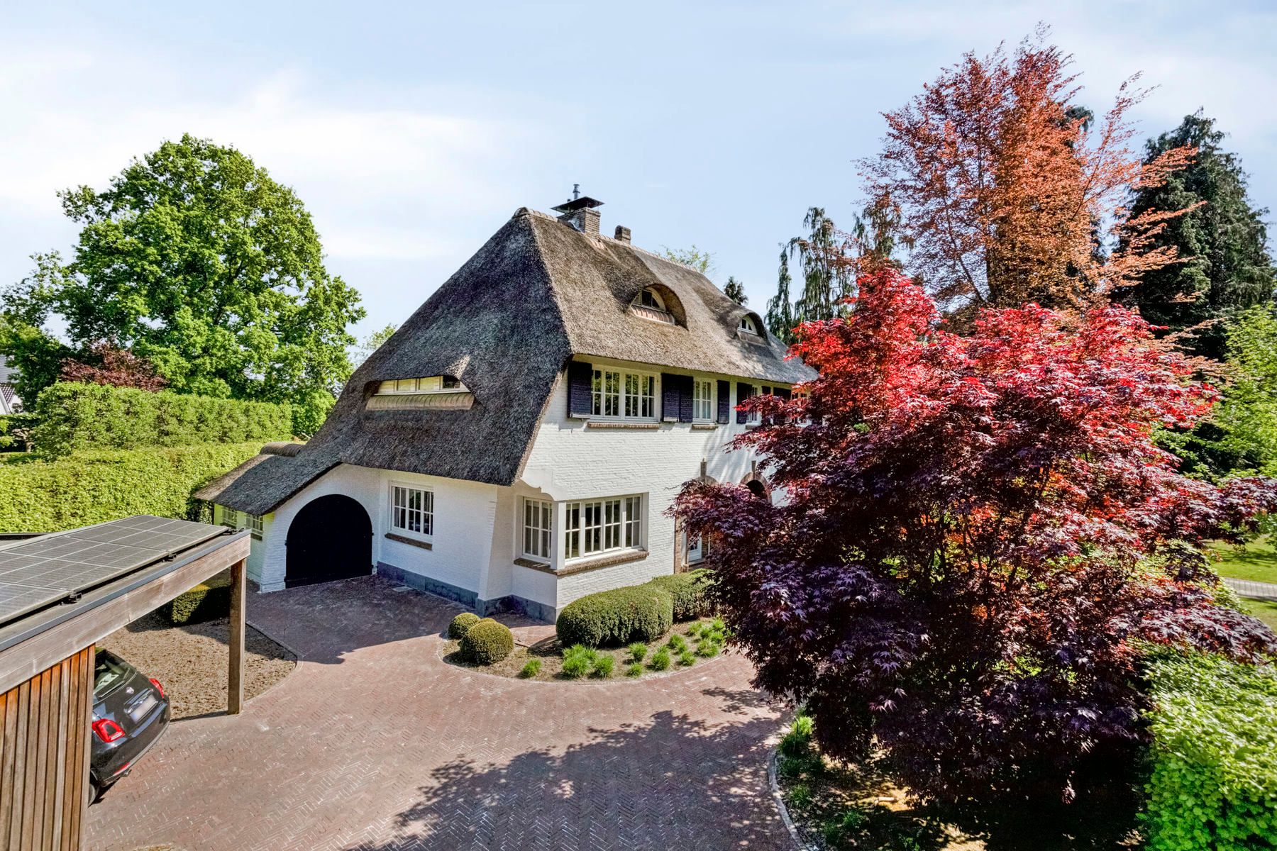 IN OPTIE - Prachtige woning met rieten dak en 3-4 slpk foto {{pictureIndex}}