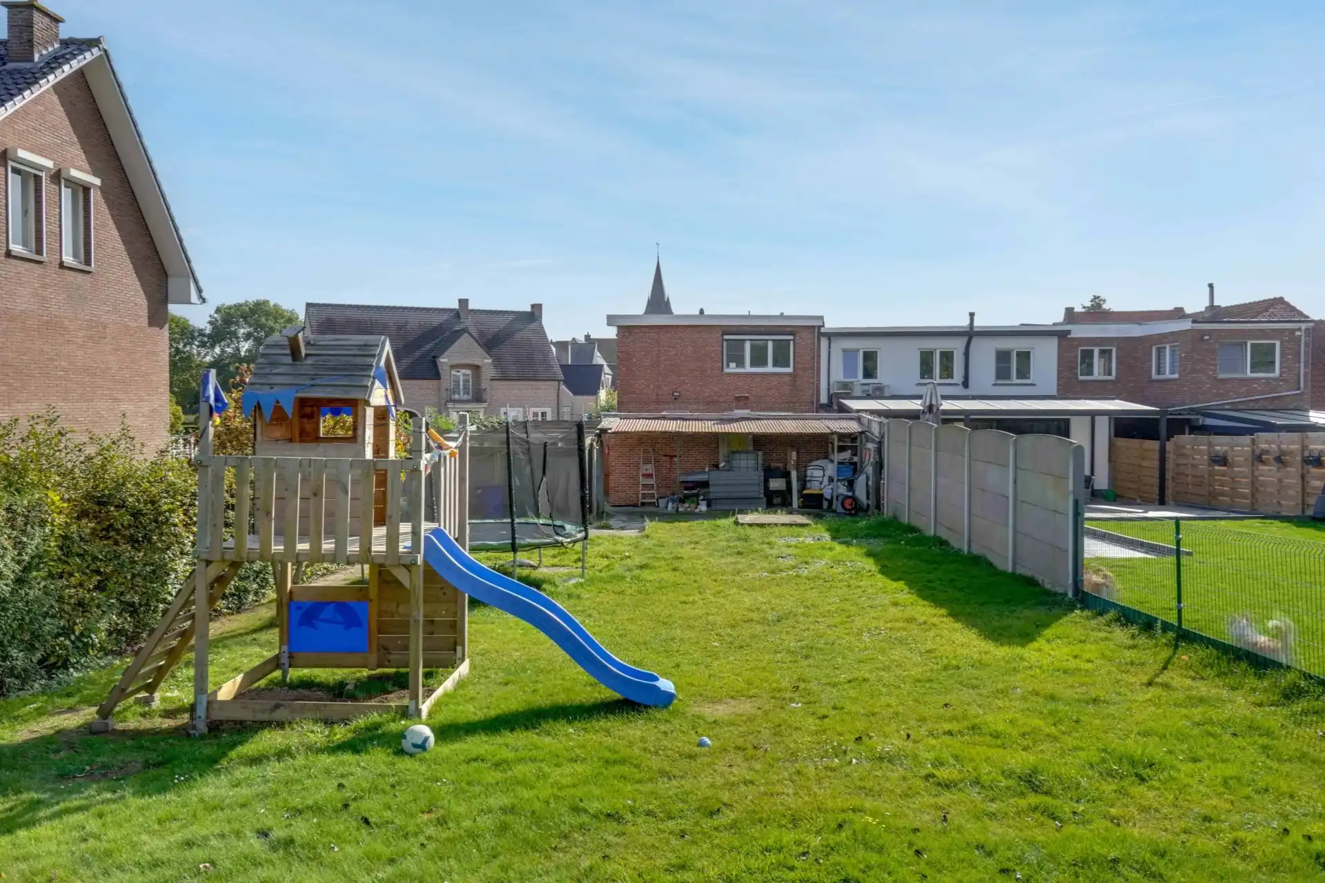 Ruime gezinswoning met drie slaapkamers foto 21