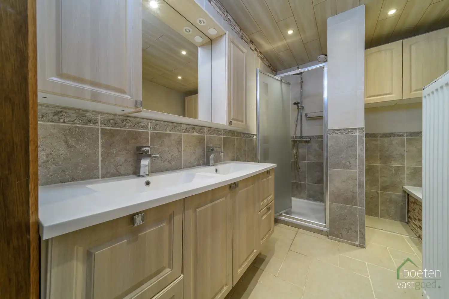 DE PANNE: Villahuis met 4 slaapkamers (waarvan 1 gelijkvloers), bureauruimte, 2 badkamers en ruime tuin op 1.250m² totale grondopp. foto 12