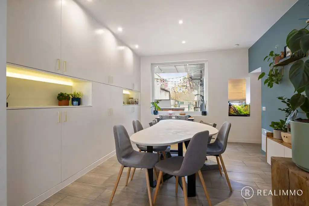 Gezellige en stijlvol gerenoveerde rijwoning te Sint-Denijs foto 5