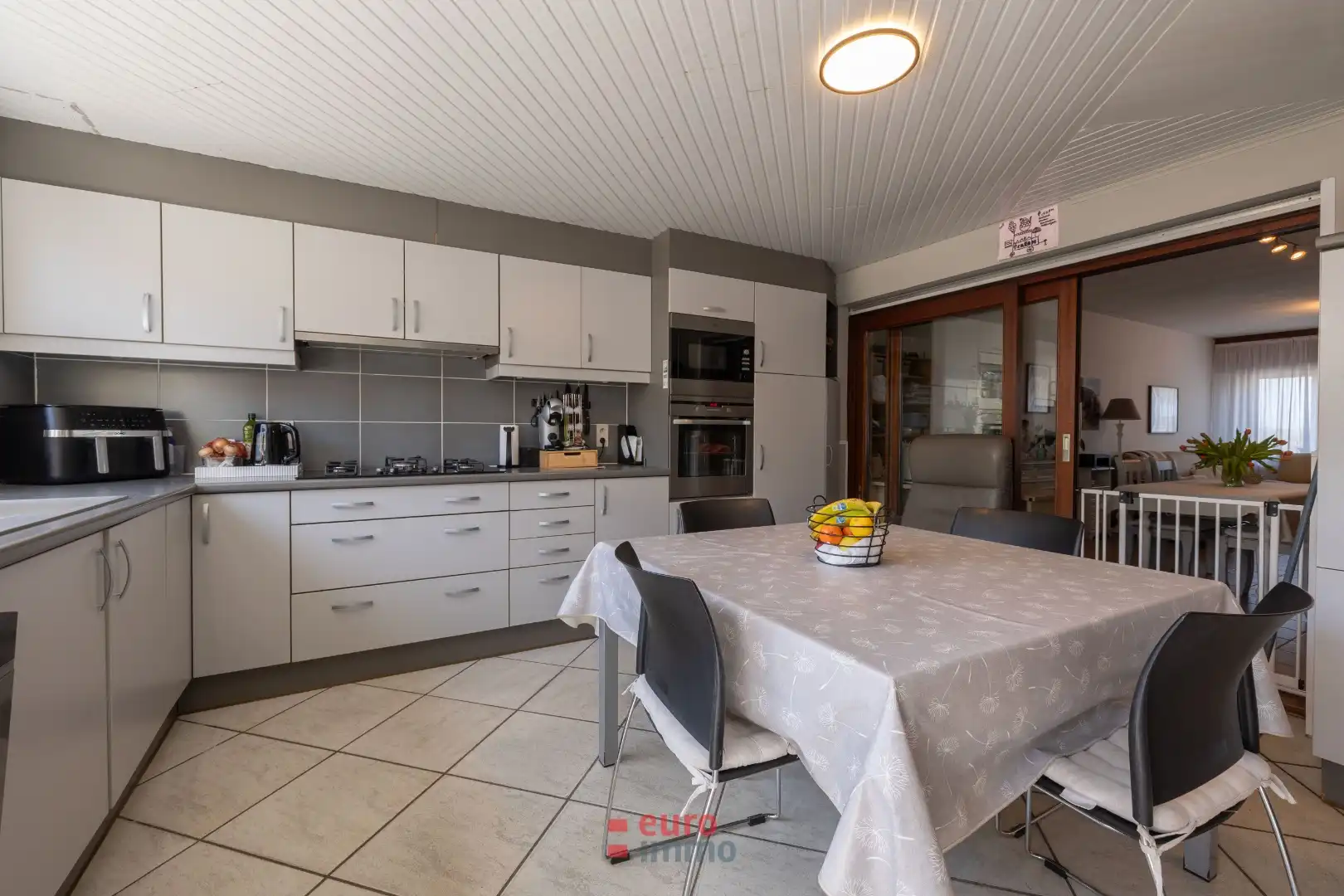 Ruime rijwoning met 4 slaapkamers in het pittoreske Ramskapelle foto 3