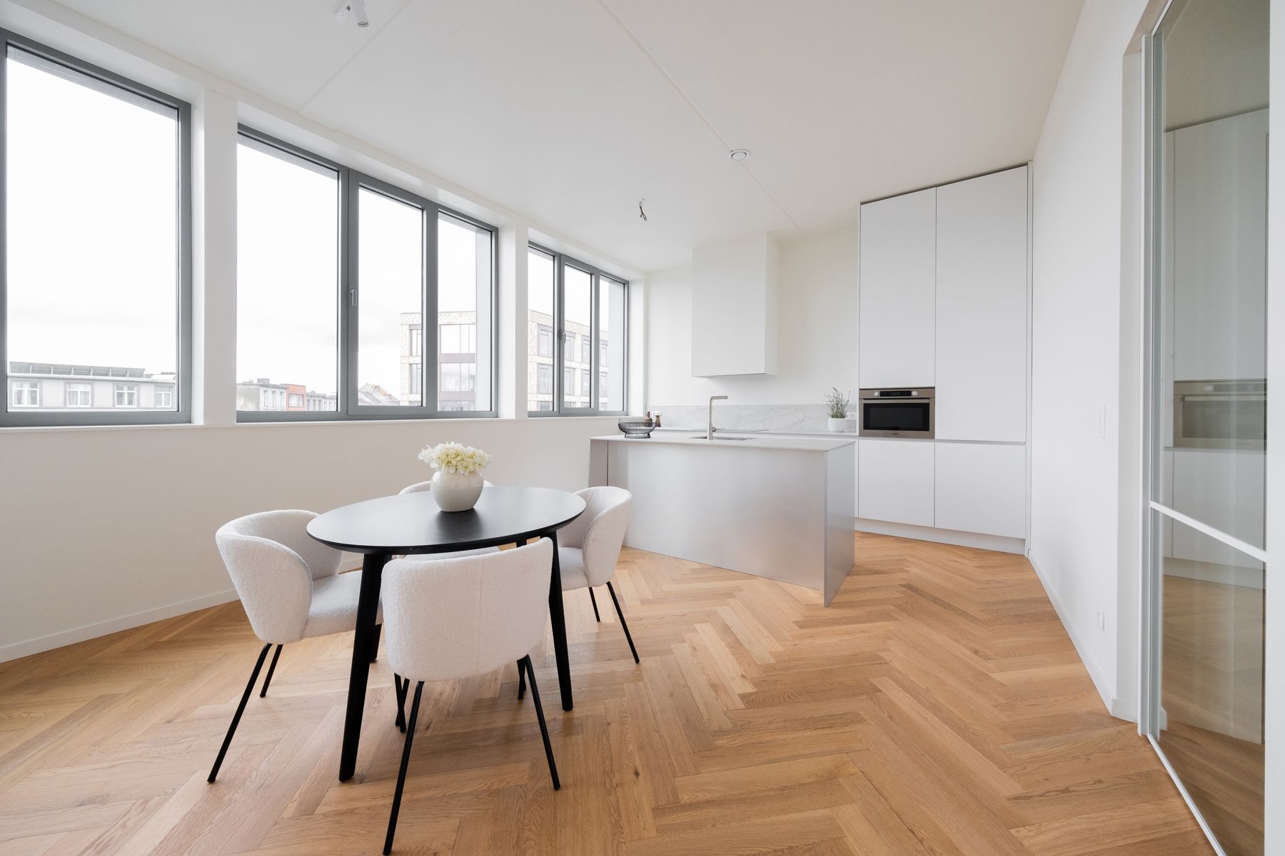 Gerenoveerd 2slpk appartement met terras super energiezuinig foto 6