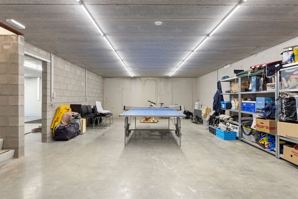 Hypermoderne villa op een echte toplocatie foto 28